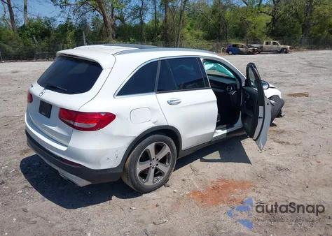 2016 Mercedes-Benz Glc 300 z USA, uszkodzony, nr VIN WDC0G4JB9GF055230